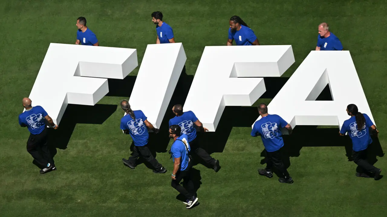 الفيفا ينفي مزاعم الانحياز في قمة مصر والأرجنتين